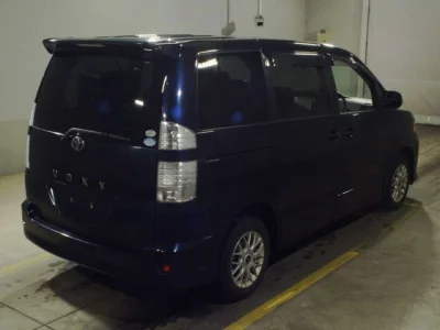 Toyota VOXY  с аукциона в Японии