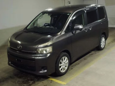 Toyota VOXY  с аукциона в Японии