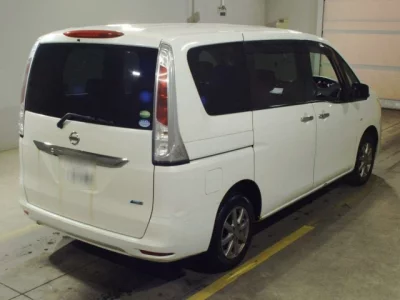 Nissan SERENA  с аукциона в Японии