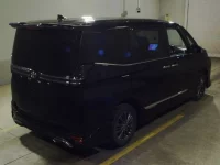 Toyota VOXY лот № 2012 оценка 4  с аукциона в Японии 1