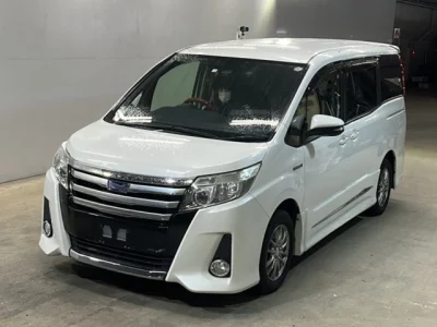 Toyota NOAH  с аукциона в Японии