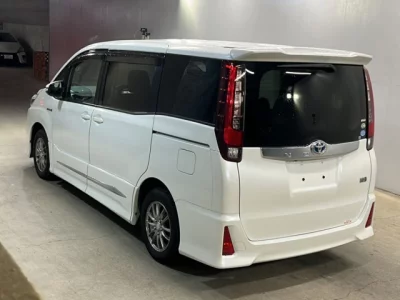 Toyota NOAH  с аукциона в Японии