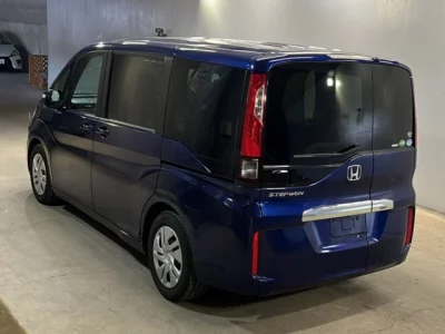 Honda STEP WAGON  с аукциона в Японии