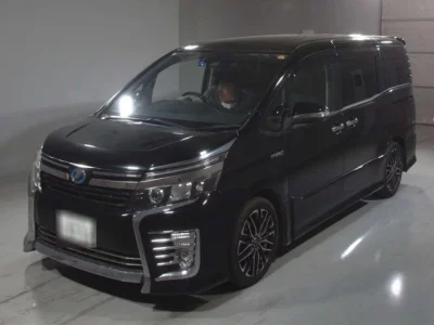 Toyota VOXY  с аукциона в Японии