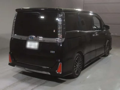 Toyota VOXY  с аукциона в Японии