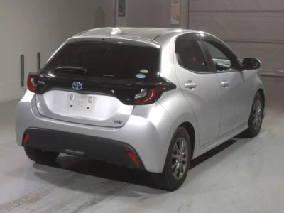 Toyota YARIS  с аукциона в Японии