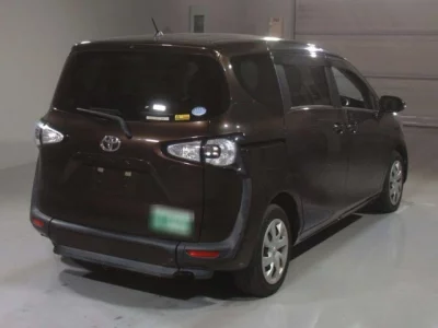 Toyota SIENTA  с аукциона в Японии