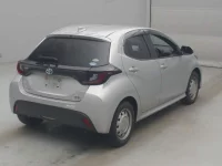 Toyota YARIS лот № 70109 оценка 3.5  с аукциона в Японии 1