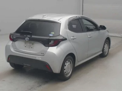 Toyota YARIS  с аукциона в Японии