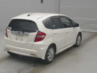 Honda FIT лот № 77004 оценка 4  с аукциона в Японии 1