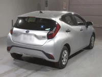 Toyota AQUA лот № 4126 оценка R  с аукциона в Японии 1