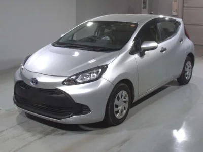 Toyota AQUA  с аукциона в Японии