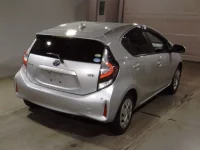 Toyota AQUA лот № 96 оценка 3.5  с аукциона в Японии 1