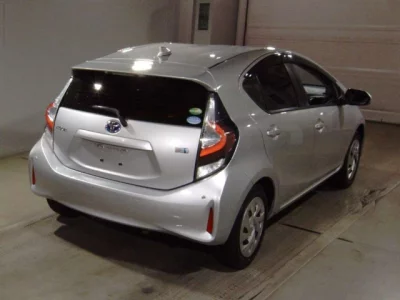 Toyota AQUA  с аукциона в Японии