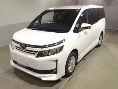 Toyota VOXY  с аукциона в Японии