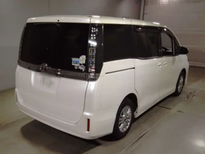 Toyota VOXY  с аукциона в Японии