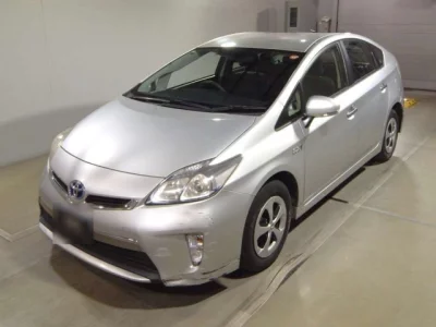Toyota PRIUS PHV  с аукциона в Японии