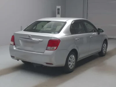 Toyota COROLLA AXIO  с аукциона в Японии