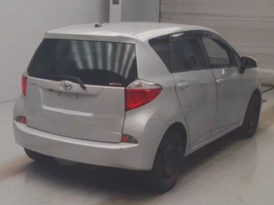Toyota RACTIS  с аукциона в Японии