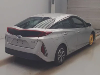 Toyota PRIUS PHV  с аукциона в Японии