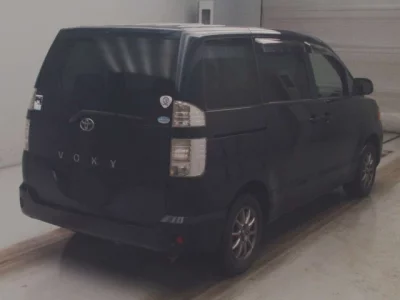 Toyota VOXY  с аукциона в Японии