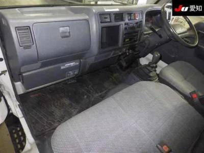 Toyota DYNA  с аукциона в Японии