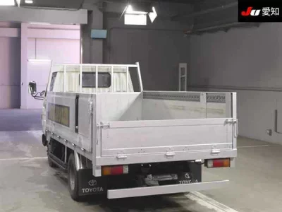 Toyota DYNA  с аукциона в Японии