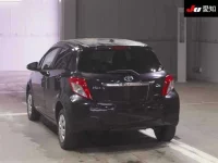 Toyota VITZ лот № 30072 оценка 3.5  с аукциона в Японии 1