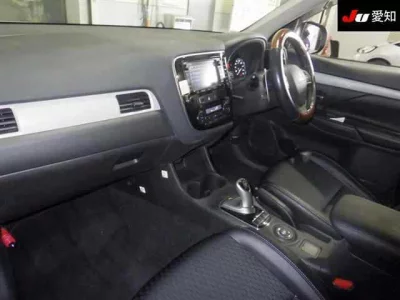 Mitsubishi OUTLANDER PHEV