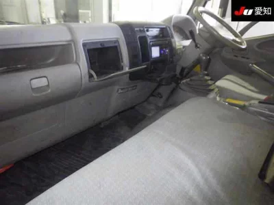 Toyota DYNA  с аукциона в Японии