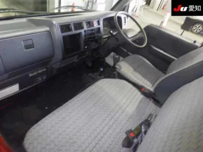 Toyota DYNA  с аукциона в Японии