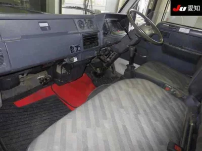 Toyota DYNA  с аукциона в Японии