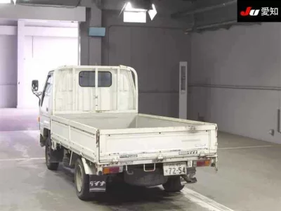 Toyota DYNA  с аукциона в Японии