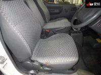 Toyota HIACE VAN лот № 20099 оценка 3  с аукциона в Японии 5