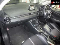 Mazda DEMIO лот № 30668 оценка 4  с аукциона в Японии 2