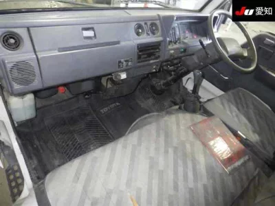 Toyota DYNA  с аукциона в Японии