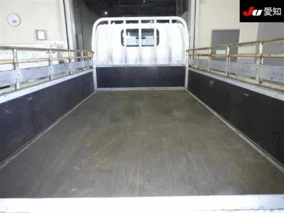 Toyota DYNA  с аукциона в Японии