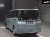 Toyota VOXY лот № 31012 оценка 3.5  с аукциона в Японии 1