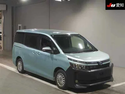 Toyota VOXY  с аукциона в Японии