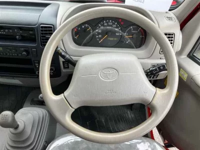 Toyota DYNA  с аукциона в Японии