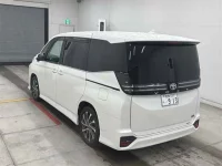 Toyota VOXY лот № 30080 оценка 6  с аукциона в Японии 1