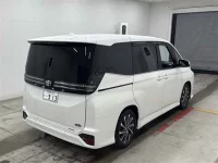 Toyota VOXY лот № 30080 оценка 6  с аукциона в Японии 4