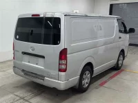 Toyota HIACE VAN лот № 30180 оценка 3.5  с аукциона в Японии 4