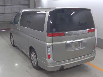 Nissan ELGRAND  с аукциона в Японии