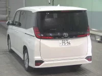 Toyota NOAH лот № 2119 оценка 4.5  с аукциона в Японии 1
