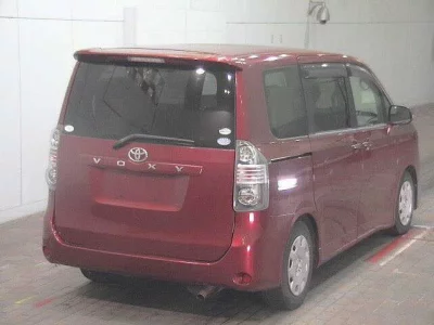 Toyota VOXY  с аукциона в Японии