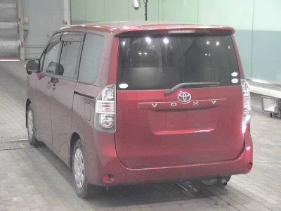 Toyota VOXY  с аукциона в Японии