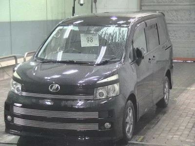 Toyota VOXY  с аукциона в Японии