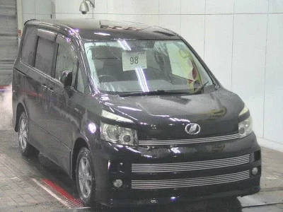 Toyota VOXY  с аукциона в Японии