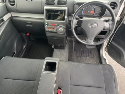 Toyota PIXIS SPACE  с аукциона в Японии